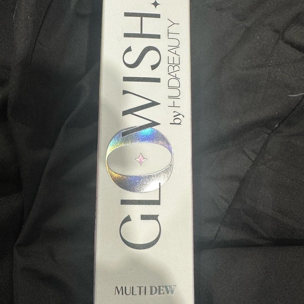 HUDA BEAUTY GloWish Multi Dew Foundation